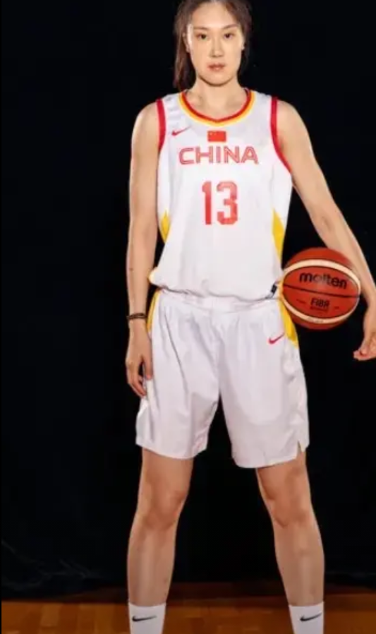 光阴真的似箭啊！曾经代表中国女篮征战四方的孙梦然已然快要结束她的球员生涯了！
