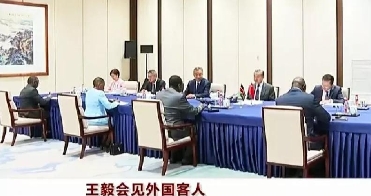 王毅会见尼日尔外长桑加雷，双方进行了会谈。  
双方此次会晤气氛友好，尼日尔重申