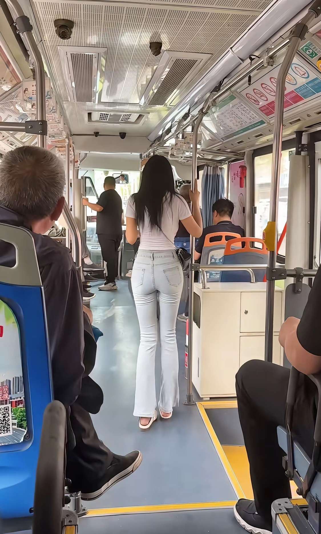 这就是我每天坐公交车上下班的原因