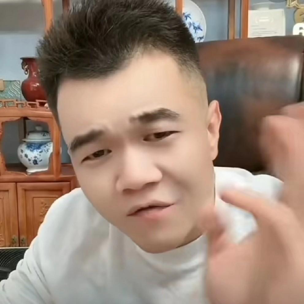 驴家小胖质疑辛巴因病退网！
          小胖质疑辛巴肺病，我想问一下81