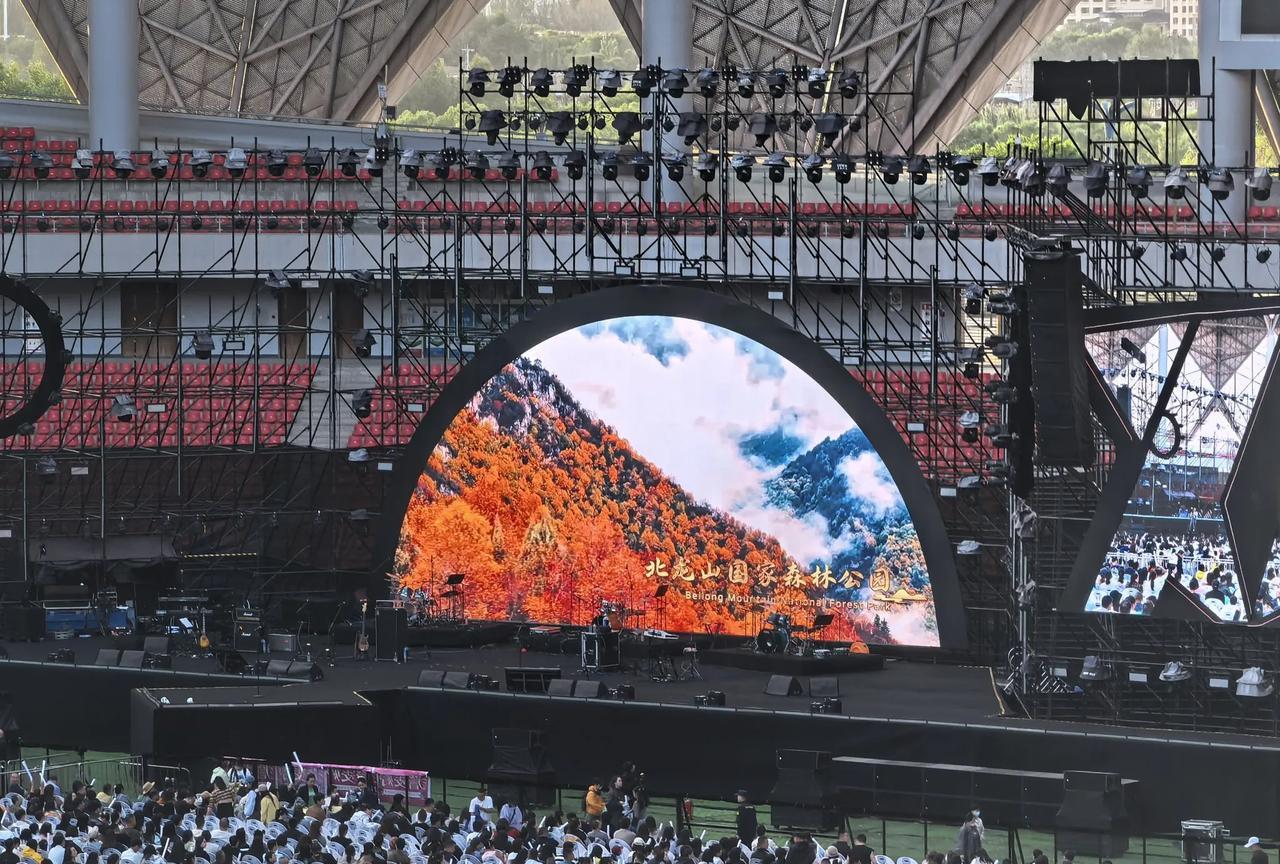 挺感谢西宁文旅的，这次办的超级演唱会挺不错，不仅有我喜欢的詹雯婷，还有原来的零点