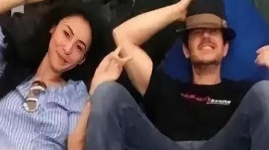 之前张柏芝与神秘男子亲密同框的画面，如今谜底揭晓啦！男方是新加坡AI巨头、坐拥三