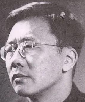 如果非要在华罗庚和丘成桐之间比较历史地位，我的愚见是：华罗庚的历史地位可能更高。