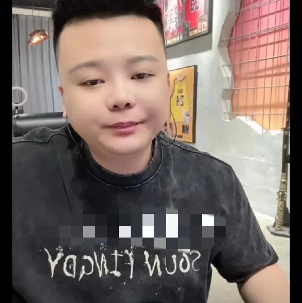 五蛋传媒停播，王剑扛旗回应原因！
          一哥跟二驴吃饭去了，二子爷
