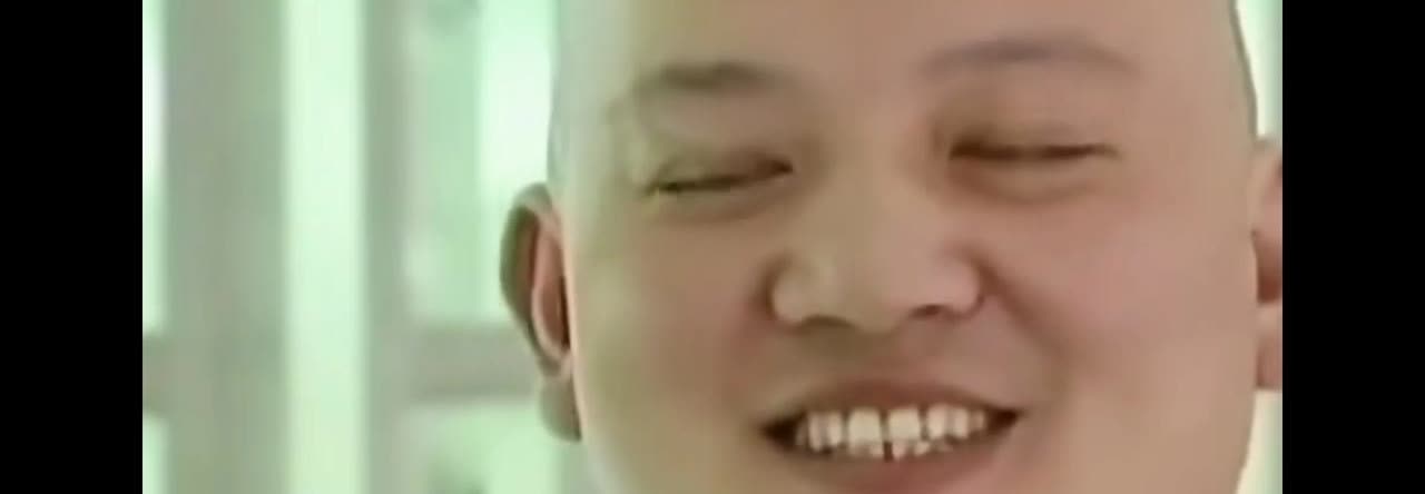《扫毒风暴》真正的刘招华，比剧中的卢少骅还癫狂。
他居然在电梯里和警察擦肩而过