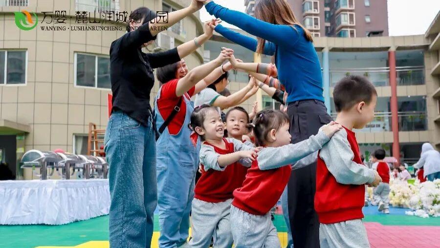 长沙市高新区万婴麓山润城幼儿园：萌豆满月，茁壮成长