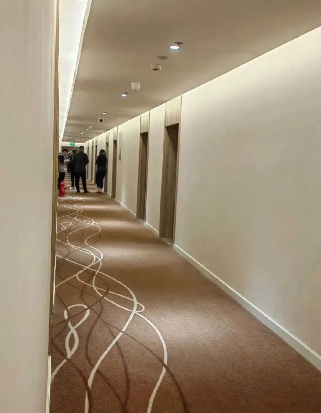 以后住酒店还是得小心为妙啊！