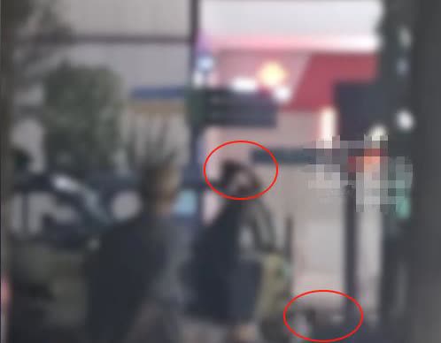 怎么下得去手呢？
河南一男子醉酒，
不打一米九的壮汉，也不打老婆，偏偏去打一