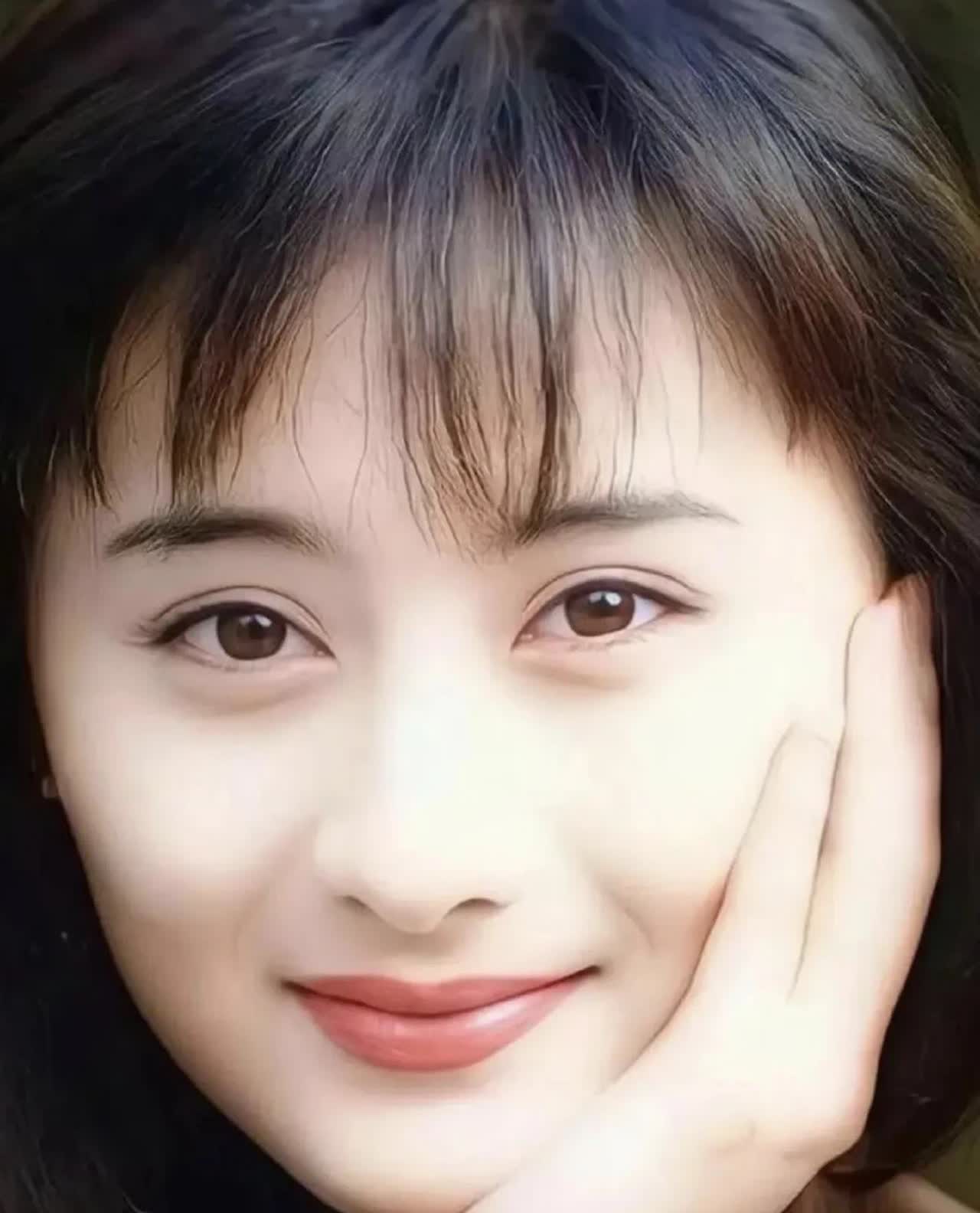 终于理解为什么陈德容在浪姐里毫不掩饰自己的性格，
因为陈德荣年轻的时候，名与利