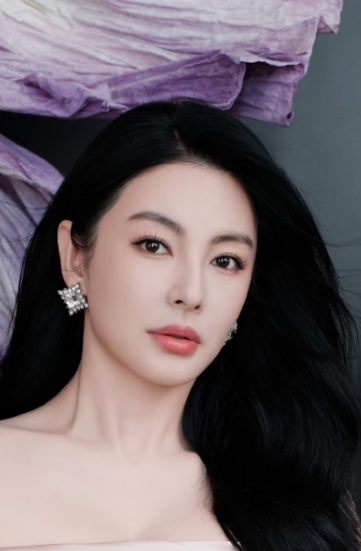 终于明白张雨绮为啥不结婚了不是没人馋她身子，而是她有一个很重要的问题，那就是太美