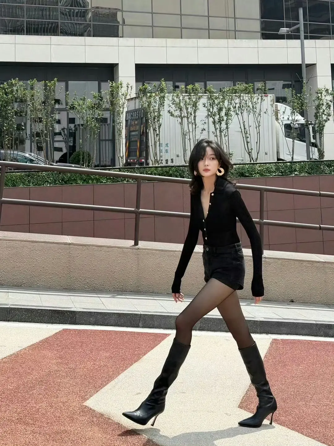 当孙千穿上丝袜，这就是我梦想中女朋友的样子！