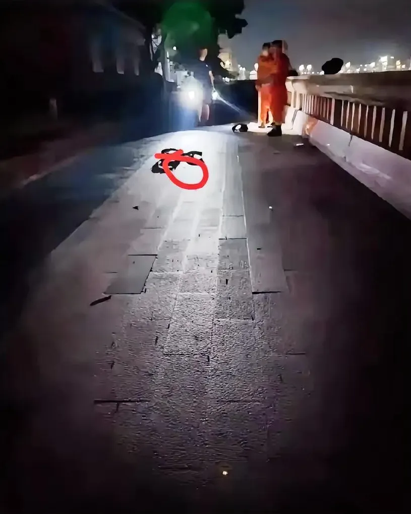 东莞发生了这么一件揪心事儿！

凌晨三点多，一女子跳河自杀。报警后，东莞消防和1