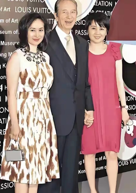 四太和何超琼是同龄人，但一个是赌王的女儿，一个是赌王的情人，她们最大的区别是投胎