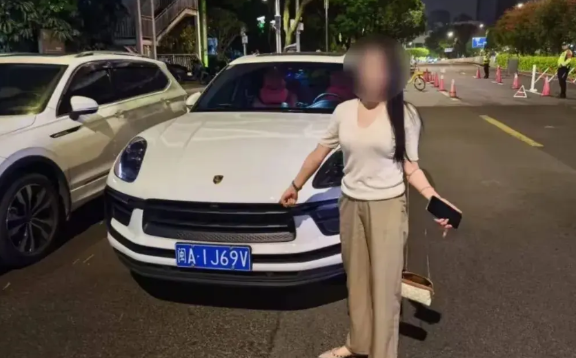这个有钱女人任性
杨女士驾驶闽A1J69V保时捷越野车在福州酒驾被抓，酒精值正好