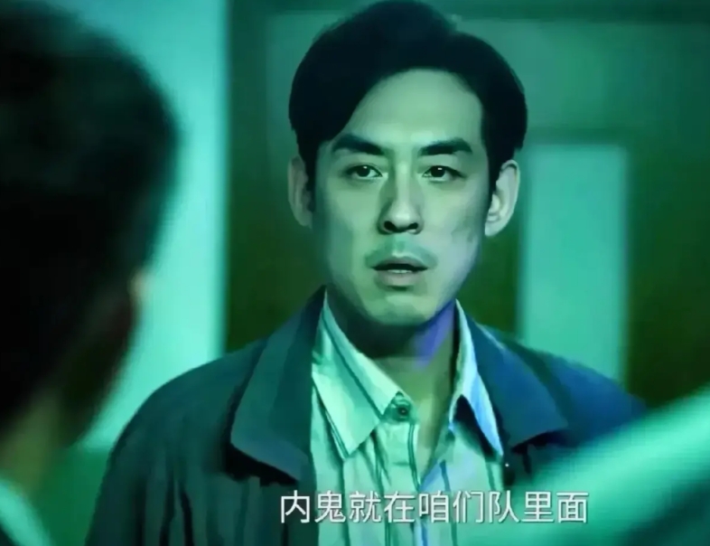 《扫毒风暴》，内鬼终于揪出来了，是黎安手下的欧凡。
抓捕龙哥第六次失败，林强峰在