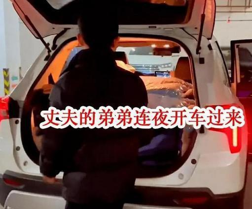 上门女婿挨打后幡然醒悟，网络热议不断。

云南某高档住宅凌晨两点，三十岁男子