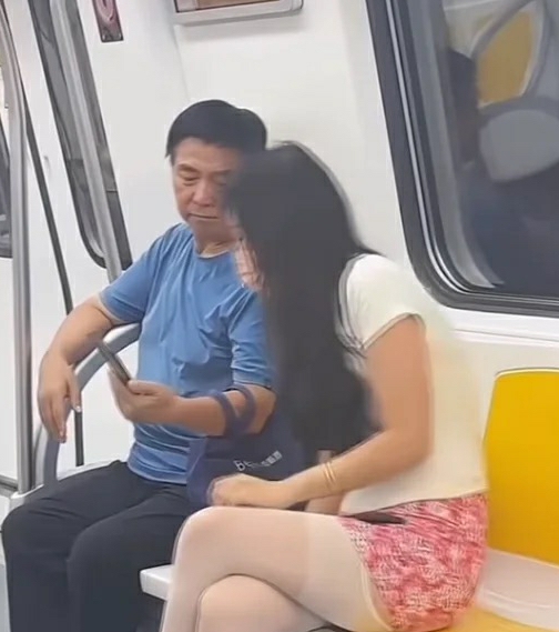 看了看今晚共度良宵的资本