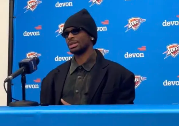 NBA常规赛，雷霆104-95击败鹈鹕。
赛后雷霆球员谢伊-吉尔杰斯-亚历山大接