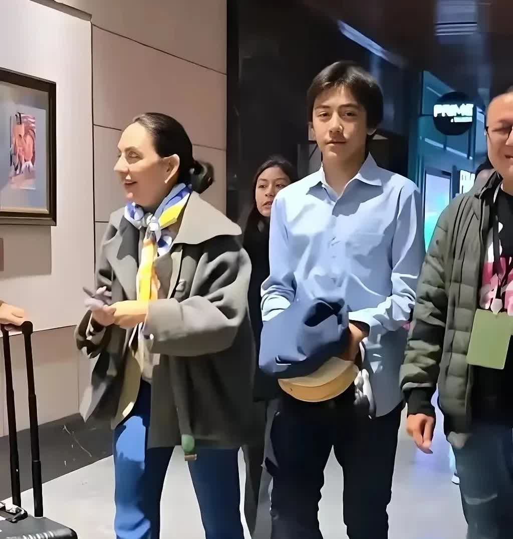 刘烨真的是中了“彩票基因”吗？他的儿子刘诺一不仅继承了夫妻俩的优良基因，身高可能