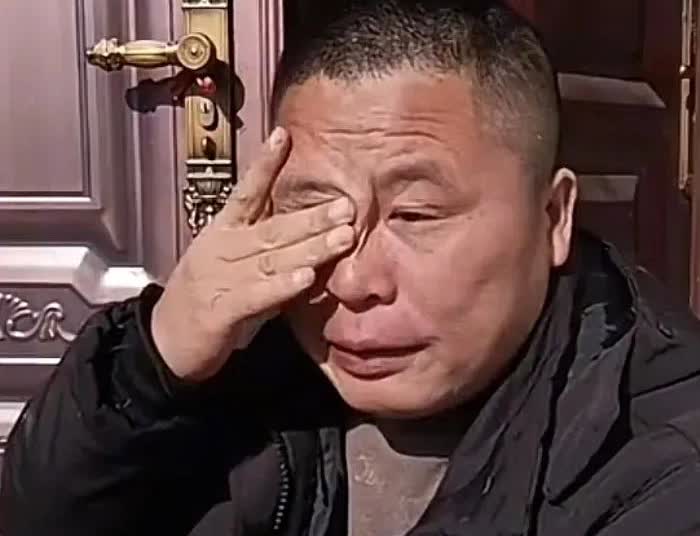 8娃到哪里去了呢？
8娃都已经半月有余没现身了，既没有开直播，也没有发视频。于