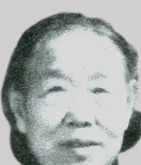 1956年，毛主席在怀仁堂看戏，突然停下来问周恩来一句：“恩来，刘嫂子在哪？”在
