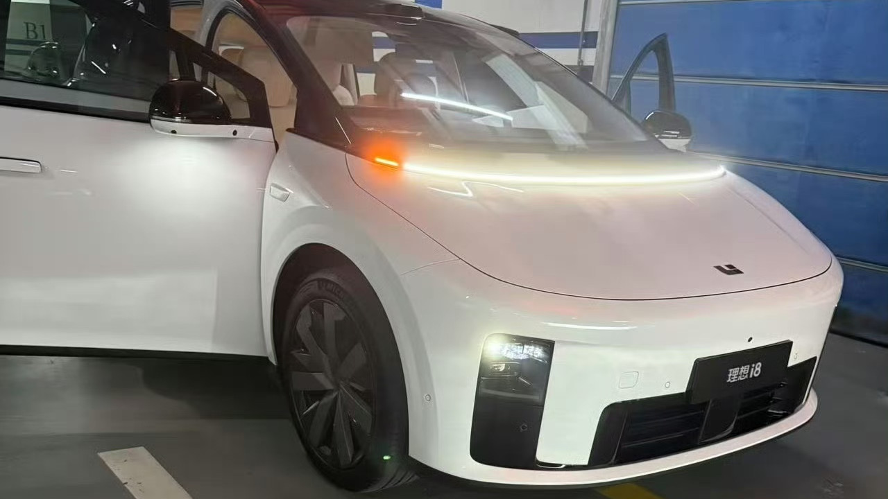 理想i8内饰最新曝光，与L系列大有不同