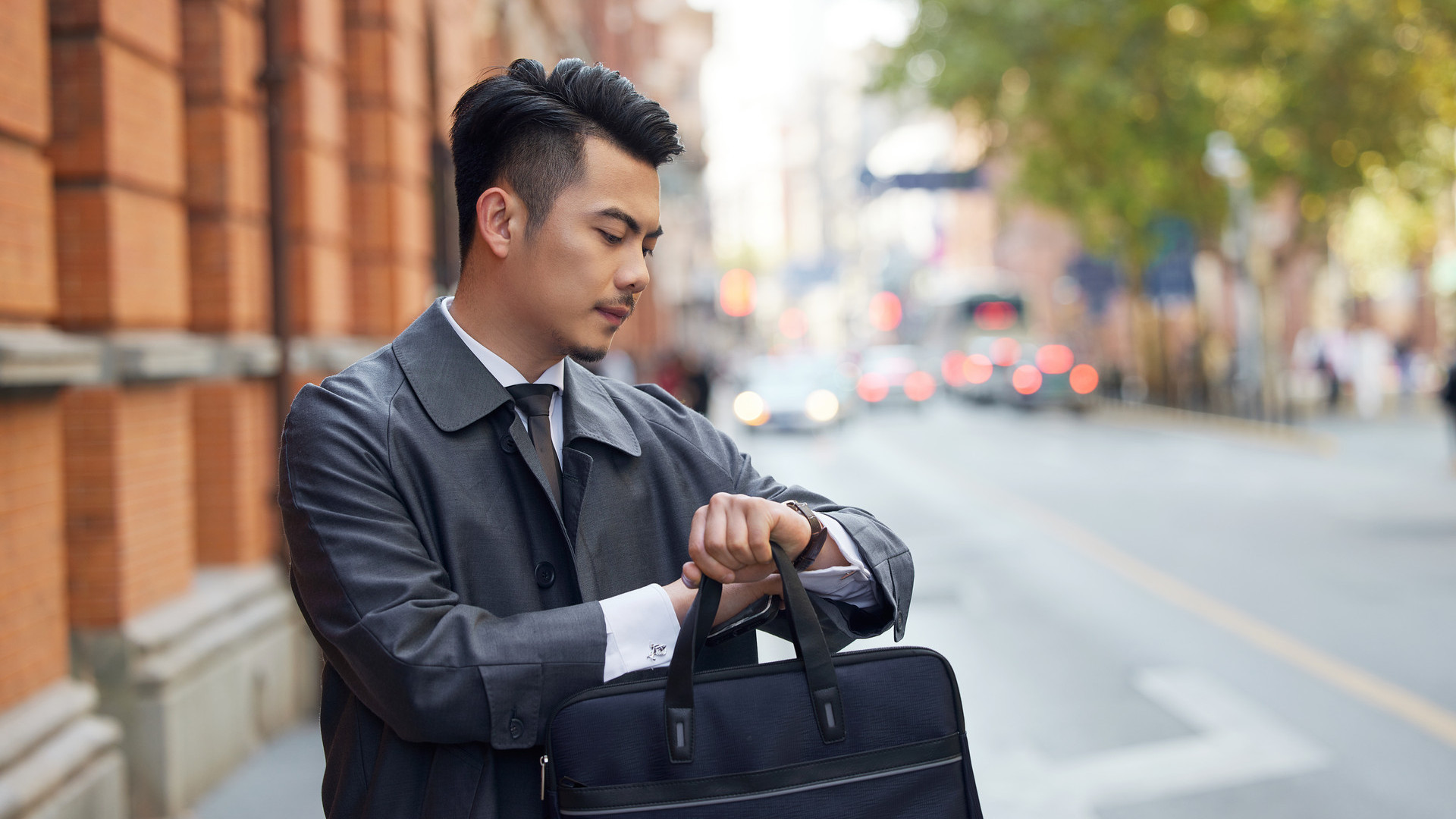 能聊天像真人！览邦Watch Ultra的AI交互体验，抬腕搞定微信/支付/导航，甩掉手机依赖！