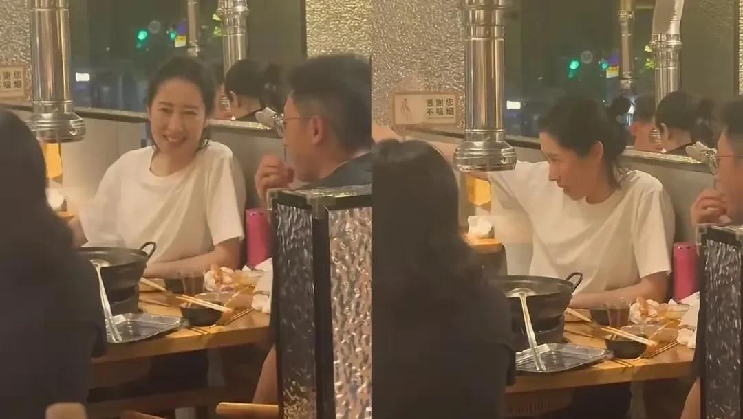 刘敏涛私下聚会，吃完饭骑自行车走了。



这看似寻常的一幕，却在好友圈中引发热