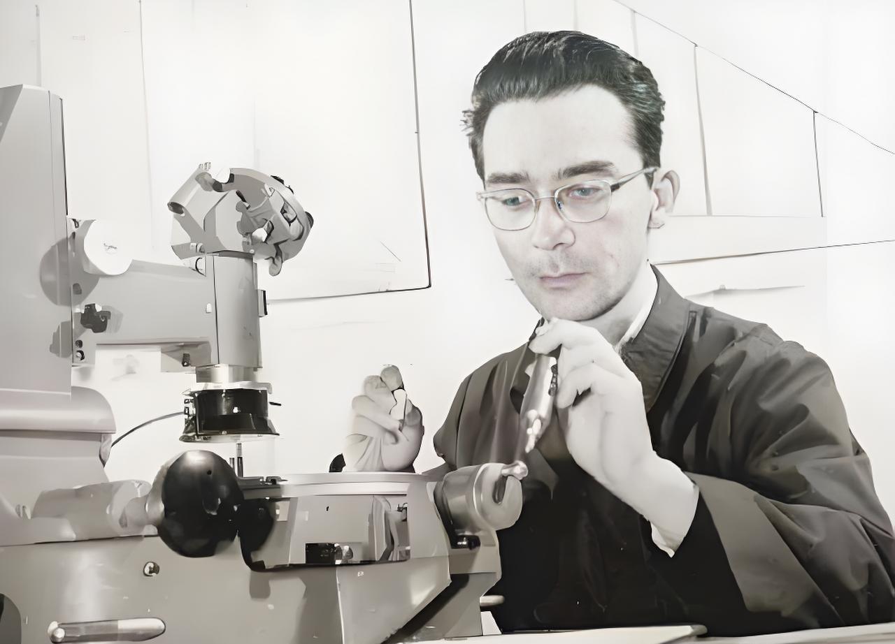 近乎满分的高考成绩，却被清华北大拒之门外。无奈下，王德民进入石油大学。6年后，成