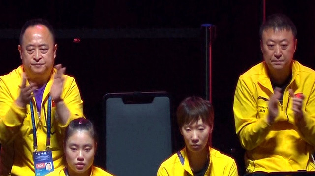 4-3国乒赢了！蒯曼打败伊藤美诚，杀进女单决赛！王曼昱现场助战