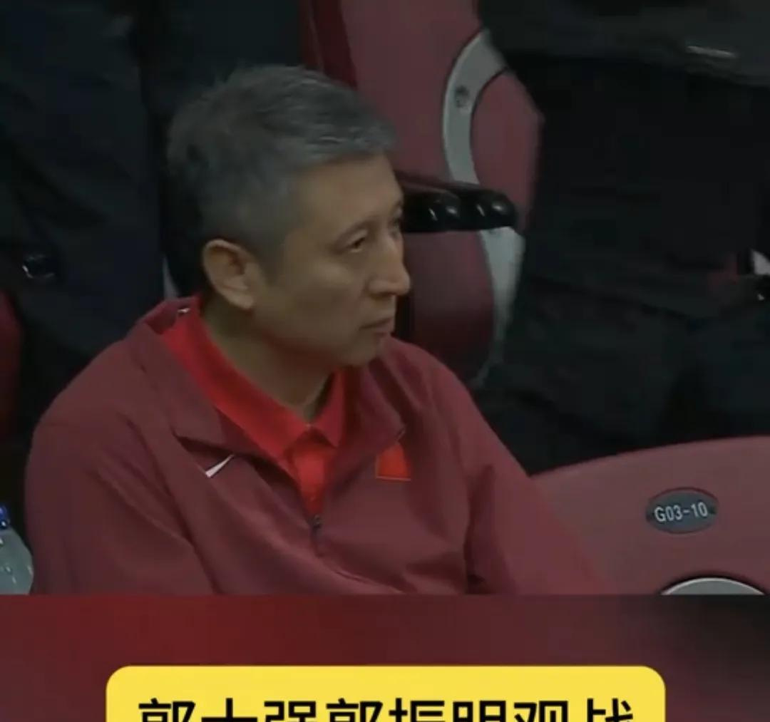 男篮教练的工作是真不好干啊！
不知道大家发现没有？昨天男篮跟韩国队比赛赛后，男篮