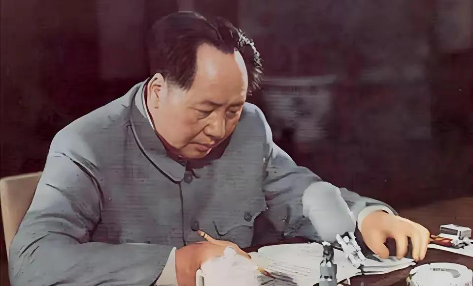 梁漱溟先生在90岁高龄时谈及毛主席，依然情绪失控，眼圈发红。他哽咽着说，"自从在