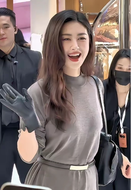 她是40岁这个年龄段女明星里最妩媚动人的一个