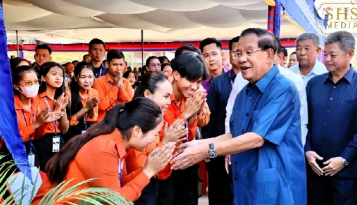震惊！
洪森竟然失眠了！
你以为他是在为与泰国开战担忧？还是在为儿子洪玛奈上位焦