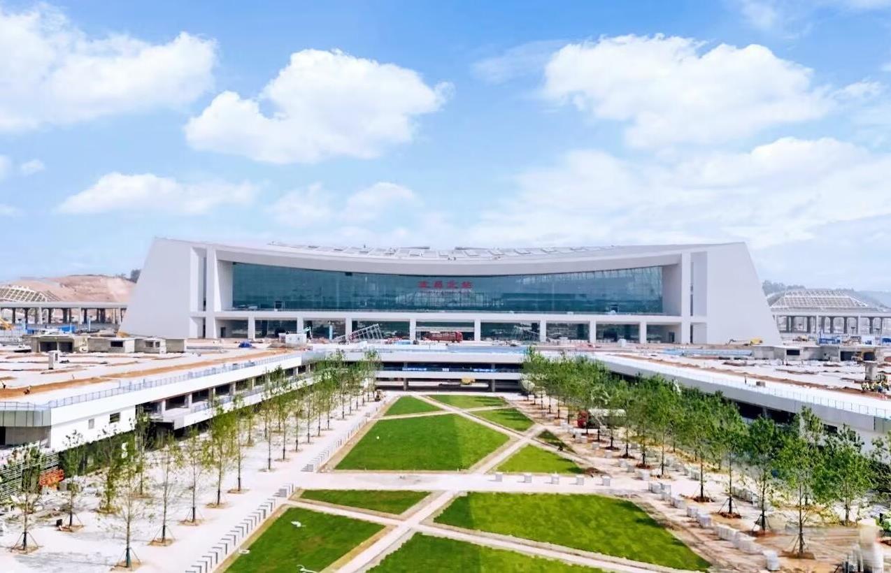 有时候，河南需要向湖北学习的地方太多了。
看看湖北宜昌修建的高铁站，宜昌虽然不算
