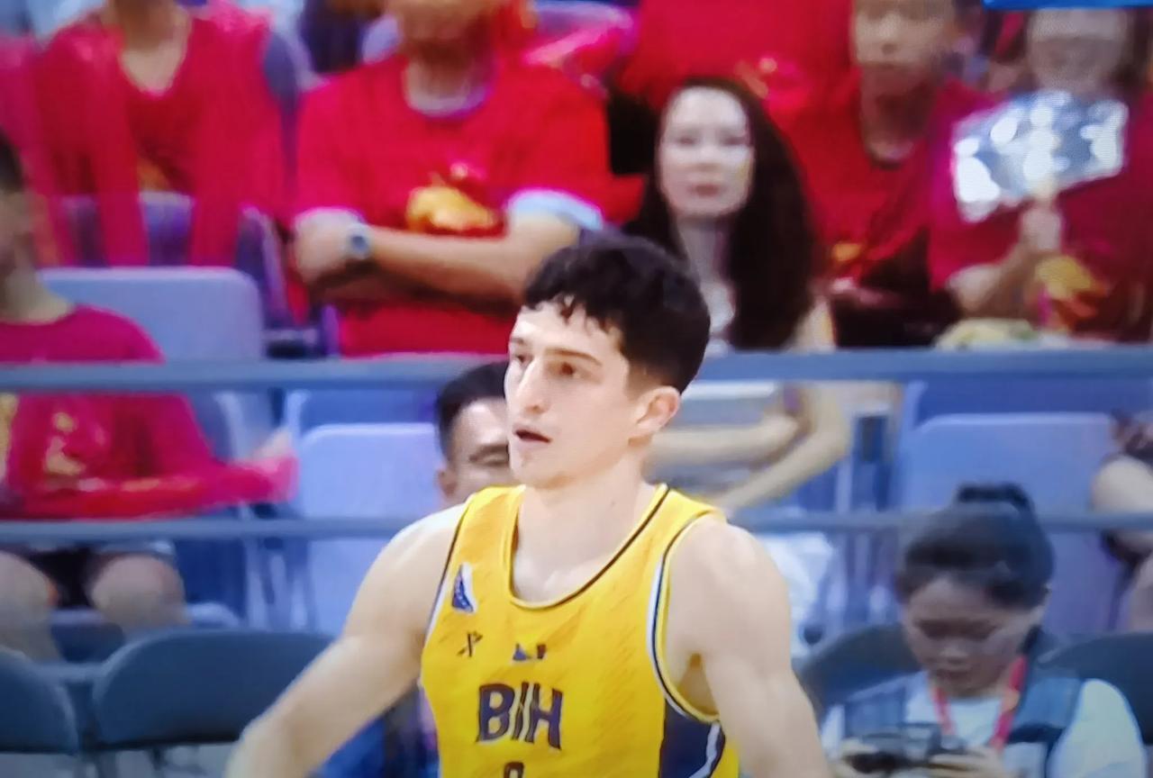 不可思议！男篮竟然被波黑男篮追到了，还剩3分！
   中国75：72领先波黑3分