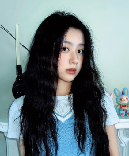 连张同框照都没有，也叫“实锤”？人家是集体聚餐，家人同事都在场，狗仔这剪辑水平该