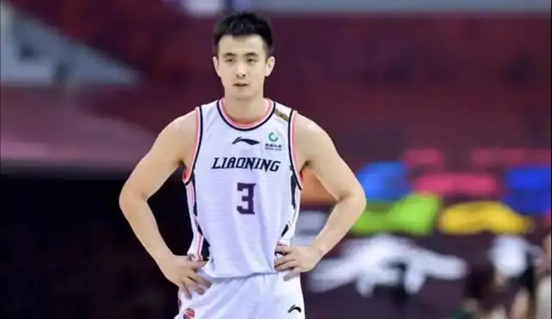 同样打CBA8强赛第一场，胡明轩与赵继伟根本不是一个级别 ！！
胡明轩——打了1