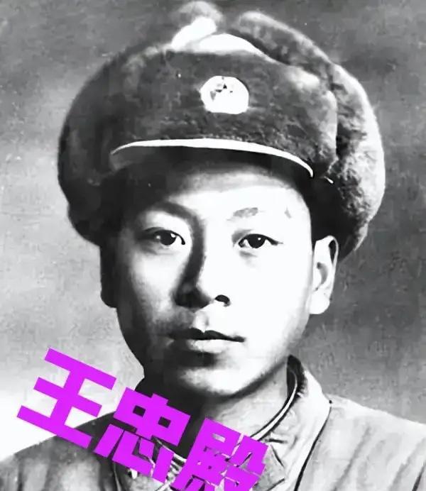 王忠殿那年刚满19岁，河南焦作的农村娃，参军才一年多。新兵连时，他总穿着洗得发白