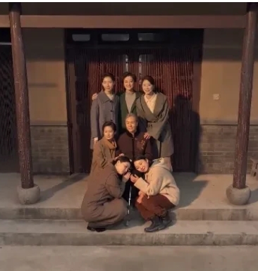 看了一上午电视剧，终于看完了，
看完《六姊妹》以后，终于明白以前的老人为什么都盼