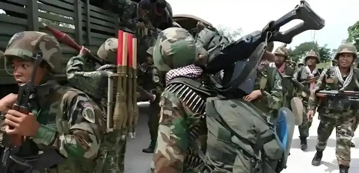 爆料！泰国代理总理普坦25日就泰柬边境冲突情况接受媒体采访时说，当前事态是柬方来