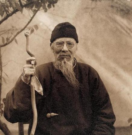 1936年春，74岁的齐白石携3美入川，住进了神交已久的四川省主席王缵绪家中，然