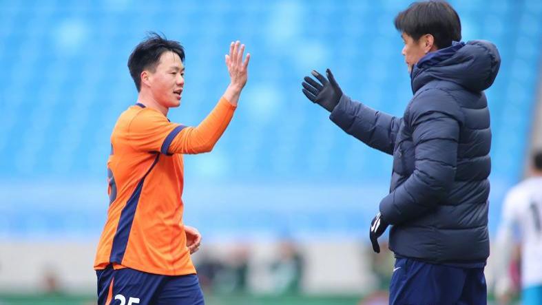 20岁小妖去铜梁龙！海牛三镇主力流失严重，中甲豪门薅来四大外援冲超