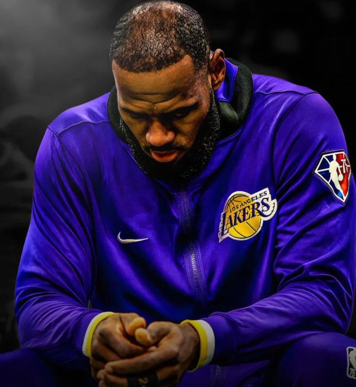 “詹姆斯将成为NBA历史上首位出战23个赛季的球员”
网友A：虽然不是最高的山，