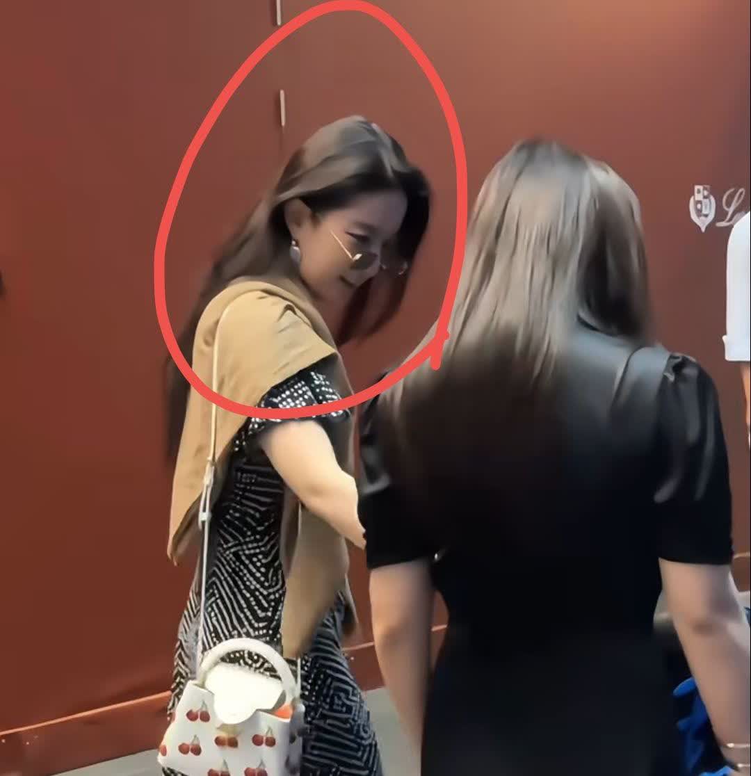 我要是刘亦菲我今晚都要难过的睡不着
没想到活了半辈子了
竟然还有人会拒绝自己