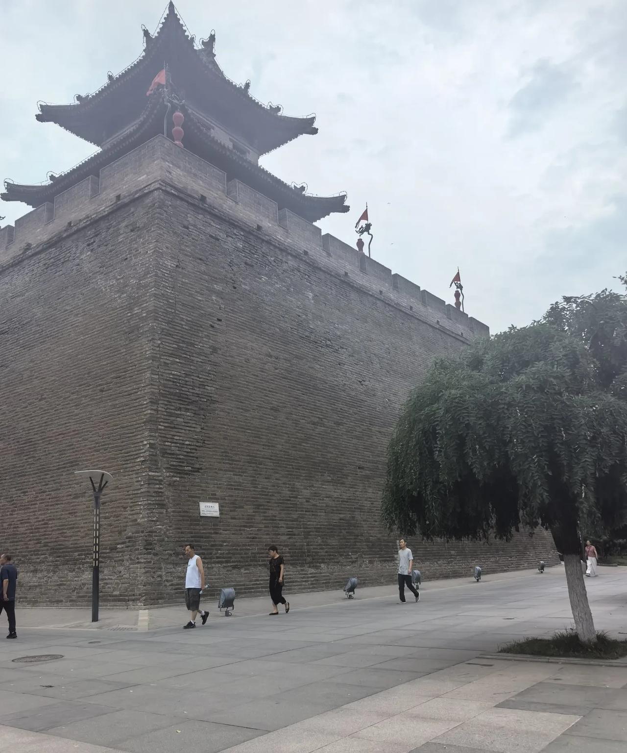 #怎样才能做到人生有度#
对待欲望要有度，不能过度贪婪。饮酒不过度，过度则伤身体