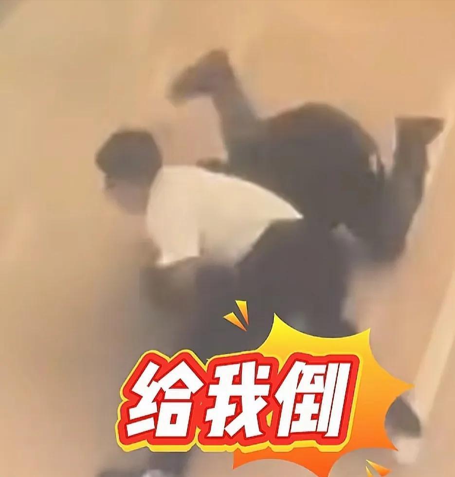 女店员被骚扰后续：店长同事齐上阵，商场回应！结果没让大家失望
湖北襄阳一家烤肉店