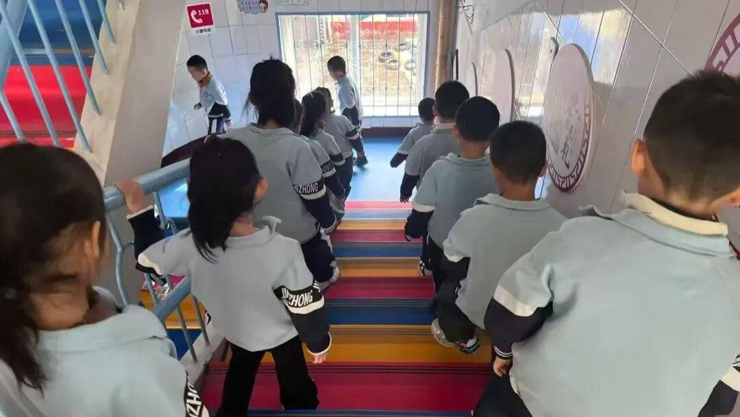 【晋中新世纪书院幼儿园】——防踩踏安全演练