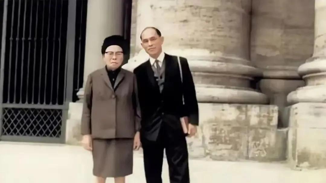 “再嚷就毙了你！”50年霍英东去澳门追查遭劫物资，被人用枪顶头