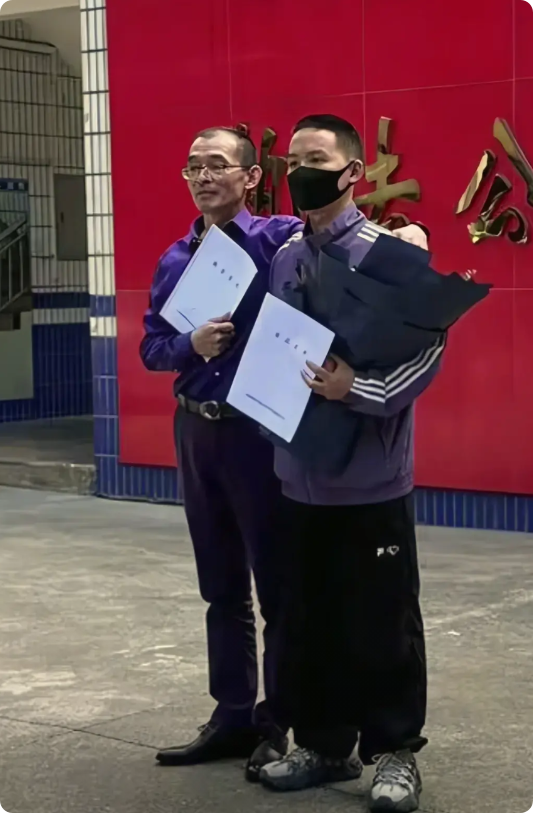 寻亲圈里的王炸！“悬赏千万寻找谢浩男”的爸爸已经上岸。谢浩男已经在河南找到，谢浩
